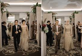 Terjemahan kata nikah dari bahasa indonesia ke bahasa inggris dan contoh penggunaan nikah dalam kalimat dengan terjemahannya: Classic Modern Heritage Wedding At The Tribrata Nafillah Oktiza Melovie Reza Nugraha Halim Weddingku Com