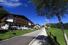 La famiglia iori dà il benvenuto ai suoi ospiti negli appartamenti iori luciano ad alba di canazei. Hotels In Alba Di Canazei Ab 75 00 Preiswert Ubernachten