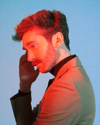 Louis Monk's Instagram, Twitter & Facebook