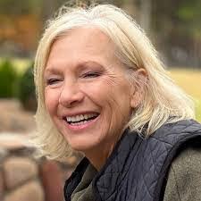 Lora Nicholson's Instagram, Twitter & Facebook