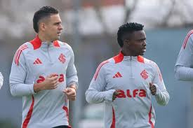 Dois jogadores do Inter entram em pré-lista de seleção sul-americana para a Copa do Mundo