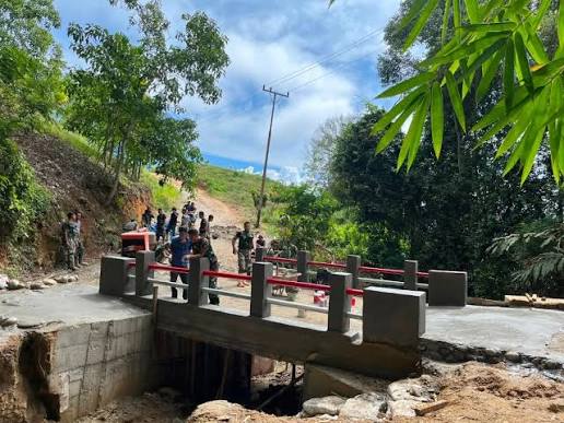 Kodim 0205/Tanah Karo Completes Concrete Bridge Linking Bukit Makmur and Lau Mandin Villages