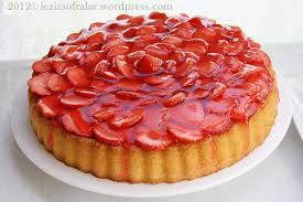 Cilekli Ve Kremali Tart Muzlu Tatli Tatli Ve Yemek