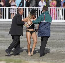 Öffentliche obszönität flitzerin an der fahne: Fussball Wm 2014 Diese Bilder Wollte Die Fifa Ihnen Vorenthalten Welt