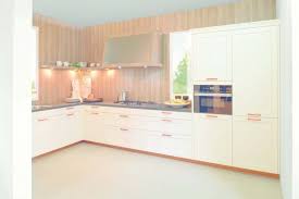 جريدة البلاد مطابخ Rotpunkt K Chen الألمانية الشهيرة الآن في البحرين