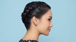 We will show this trendy hairstyle from different angles, so be ready to get 20 fresh ideas both for special events and every day. How To Do A Halo Braid Hairstyle