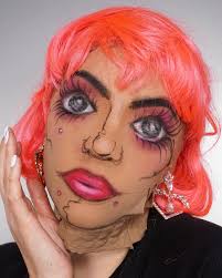 Doll Face Usando Medias 🙊 Que opinan? Me parece que si está muy creepy .  #dollface #creativemakeup #maquillajeartistico #editorialmakeup  #maquillajeeditorial