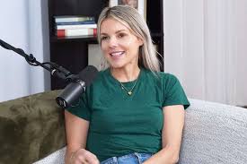 Ali Fedotowsky-Manno on Why She Left L.A. for Nashville: Im Done with  Hollywood
