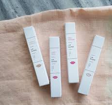 One of the biggest trends to follow for cosmetic boxes is to use holographic effects. Lip Gloss Packaging Ideas Artofit