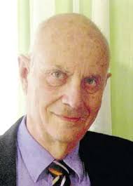 Mit der Faust im Nacken