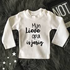 Nieuwe rollator opa ging hem gelijk showen in de. Shirt Mijn Lieve Opa Is Jarig Verjaardag Shirts Stickers Tekstborden Kinderkleding En Babyartikelen Op Livingstickers Nl