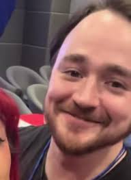 El iba a hacer a angel, y vemos que de ángel no tiene nada, y también  desconozco su nombre