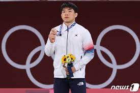 조구함은 29일 일본 도쿄 부도칸에서 열린 도쿄 올림픽 유도 남자 100㎏급 16강전에서 알렉산다르 쿠콜리(세르비아). Ym7vsbtsejyv4m
