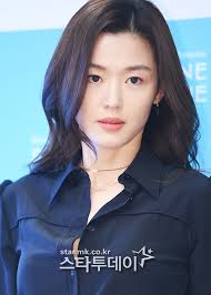 또 한복디자이너 이영희의 외손자이기도 하다. ì „ì§€í˜„ ë‚¨íŽ¸ ìµœì¤€í˜ ì•ŒíŒŒìžì‚°ìš´ìš© ìµœëŒ€ì£¼ì£¼ ëë‹¤ Mbn