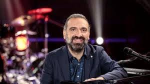 Слушайте музыку этого артиста (stefano bollani) в apple music. Stefano Bollani Vita Privata Biografia Carriera Instagram Moglie E Figli Del Musicista