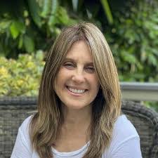 Lisa Schulman's Instagram, Twitter & Facebook