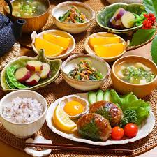 ikuho1028 夕飯 こんばんは 献立 大葉巻き豚つくね 春菊とツナの胡麻和え さつまいもの甘露煮 豆腐とわかめのお味噌汁 紅まどんな 特売でゲットした豚挽肉を使って 今夜はつくねです 黄身につけてご飯にのっけて食べるのが大好き