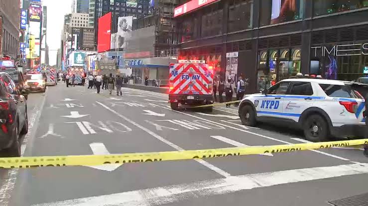 New York City shooting: Woman shot, killed by police after stabbing 2, 1  fatally, in Times Square, NYPD says - ABC7 San Francisco