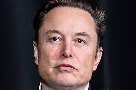 Tesla e Elon Musk são processados por acionistas por reclamações sobre robotáxi
