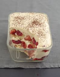 Lavez Puis Coupez Les Fraises En Des Et Les Framboises En Deux Dans Un Saladier Battez La C Recette Dessert Facile Tiramisu Chocolat Dessert Facile Et Rapide