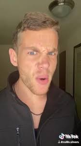 Anyone else think he kinda looks like klaus