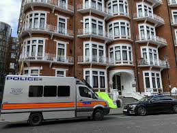 The Latest Ecuador Withdraws Assange Asylum Status Taiwan News The wikileaks founder met with boxing champ.