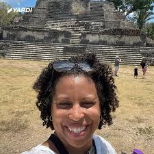 Laura Sacks's Instagram, Twitter & Facebook