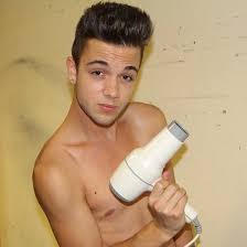 Melden sie sich für den luca hänni ticketalarm an und tickets für luca hänni bei eventim sichern! Luca Hanni Stalkerin Wird Von Der Polizei Abgefuhrt Bravo