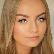 Elisha Simons's Instagram, Twitter & Facebook