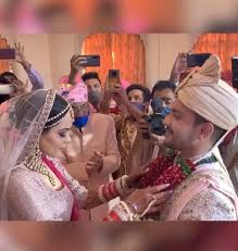 | vj anandha kannan latest photo. Big B Features In Aditya Narayan S Wedding Video In A Quirky Way Watch Kalingatv
