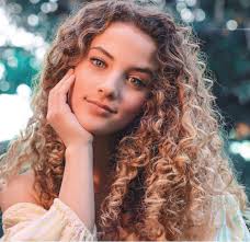 Sofie Dossi In 2020 Sofie Dossi Curly Hair Styles Hair Styles