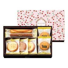 お手頃なのにおしゃれな500円くらいのお菓子は ばらまき用のお菓子にもおすすめ プチプラのお菓子のギフトにもぴったりの誰もが知る有名ブランドのものから 海外の王室の御用達クッキーまで 誰に贈っても喜んでもらえるものばかりをご紹介します こちらでは 通販や