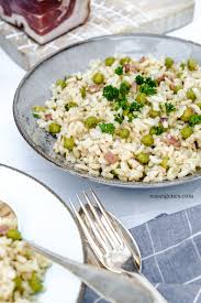 Risotto Mit Erbsen Speck Parmesan Risi E Bisi Waseigenes Com Rezept In 2020 Kochrezepte Herzhafte Speisen Rezepte