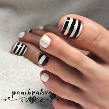 Black And White Striped Toe Nails Incredible Toe Nail Designs For Your Perfect Feet See More Https Naildesignsjournal Com Chic Toe Nail Desi Summer Toe Nails Striped Toe Nails Toe Nail Art