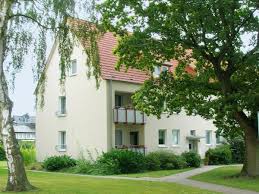 Bei uns muss sich niemand entscheiden, ob er einen alten bauernhof sanieren oder seinem kind musikschule, graffitiworkshop und individuelle förderung ermöglichen will. Minden