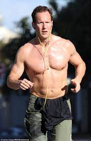 A Very Buff Patrick Wilson Spotted Jogging In The Gold Coast Atores Gatos Beleza