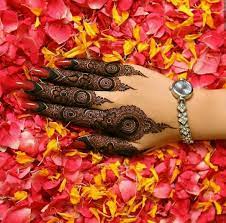 And that's the main reason our mehndi art is always so creatively practical and we do a huge variety of designs. Kashees Finger Mehndi Design 2020 Kashif Aslam Inspired Signature Mehndi Design Kashees Kashee S Mehndi Designs Mehndi Designs For Fingers Mehndi Designs