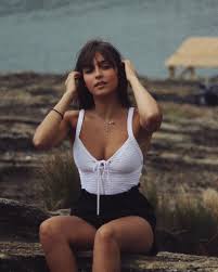 Her birthday, what she did before fame, her family life, fun trivia facts, popularity rankings, and more. Angie Costa De Fenomeno No Youtube Para Novela Da Tvi