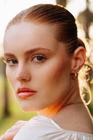 SCARLETT YOUNG — Tamblyn Model Management