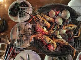 Kids had fun grabbing the fresh prawns with tongs / bare. Prawn Valley Farm Hulu Langat Kl Seafood Farm And Bbq Restaurant