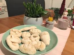 Sobald sie kalt sind, können sie bemalt werden. Salzteig Geback Fur Die Kinderkuche Backen Bemalen Mamaskind