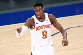 Newsnow new york knicks is the world's most comprehensive knicks news aggregator, bringing you the latest headlines from the cream of knicks sites and other key national and regional sports sources. Knicks 109 Hornets 97 Scenes From The Third Quarter Of Rj Posting And Toasting
