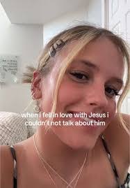 Didi Perry's Instagram, Twitter & Facebook