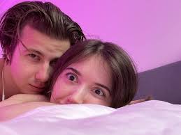 Kikiandflurry (19 YO Couple) XXX hot live cam sex show - Chat and webcam  sex with Kikiandflurry