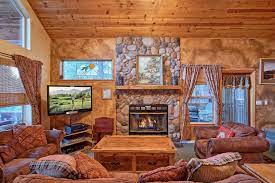 Cabin five is a 1 bedroom that can sleep up to four people comfortably, and features a fully stocked kitchen, fireplace, bathroom, with a flatscreen tv and. Cabin Rental Pinetop Lakeside Cabins For Rent