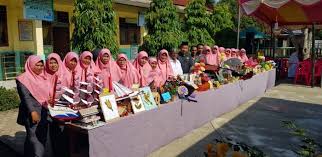 Berdasarkan hasil observasi penulis pada min cot batee kecamatan kuala kabupaten bireuen bahwa dalam membangun hubungan sekolah dengan masyarakat disekitarnya mereka sudah sangat baik, hal ini. Kanwil Kementerian Agama Provinsi Aceh Seuramo