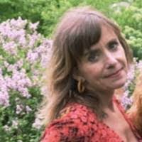 Lauri Burch's Instagram, Twitter & Facebook