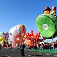 Good morning america thanksgiving day parade. At Macy S Thanksgiving Day Parade All But 1 Balloon Braved The Wind Flew Successfully Gma