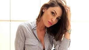 Il settimanale diva e donna, però. Anna Tatangelo Tutto Su Di Lei Eta Fidanzato Gigi D Alessio