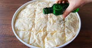 Su böreği tarifi diğer börek türlerinden farklıdır. Gercek Su Boregi Lezzetinde Yalanci Su Boregi Tarifi Kolay Yemek Tarifleri